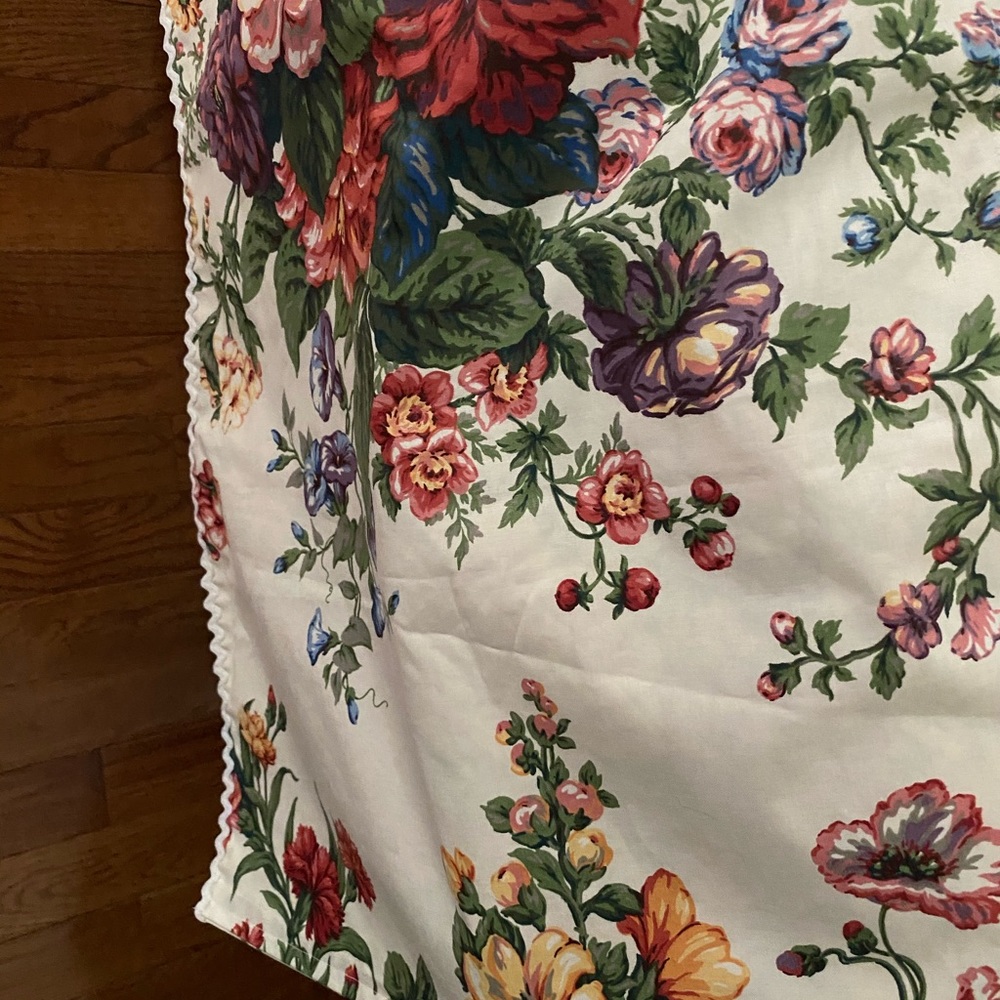 Floral valance - Picture 3 of 4